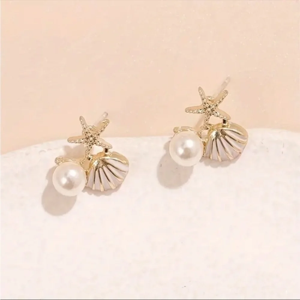 Starfish Shell Pearl Stud Earrings Gold Tone Coastal Style NWT